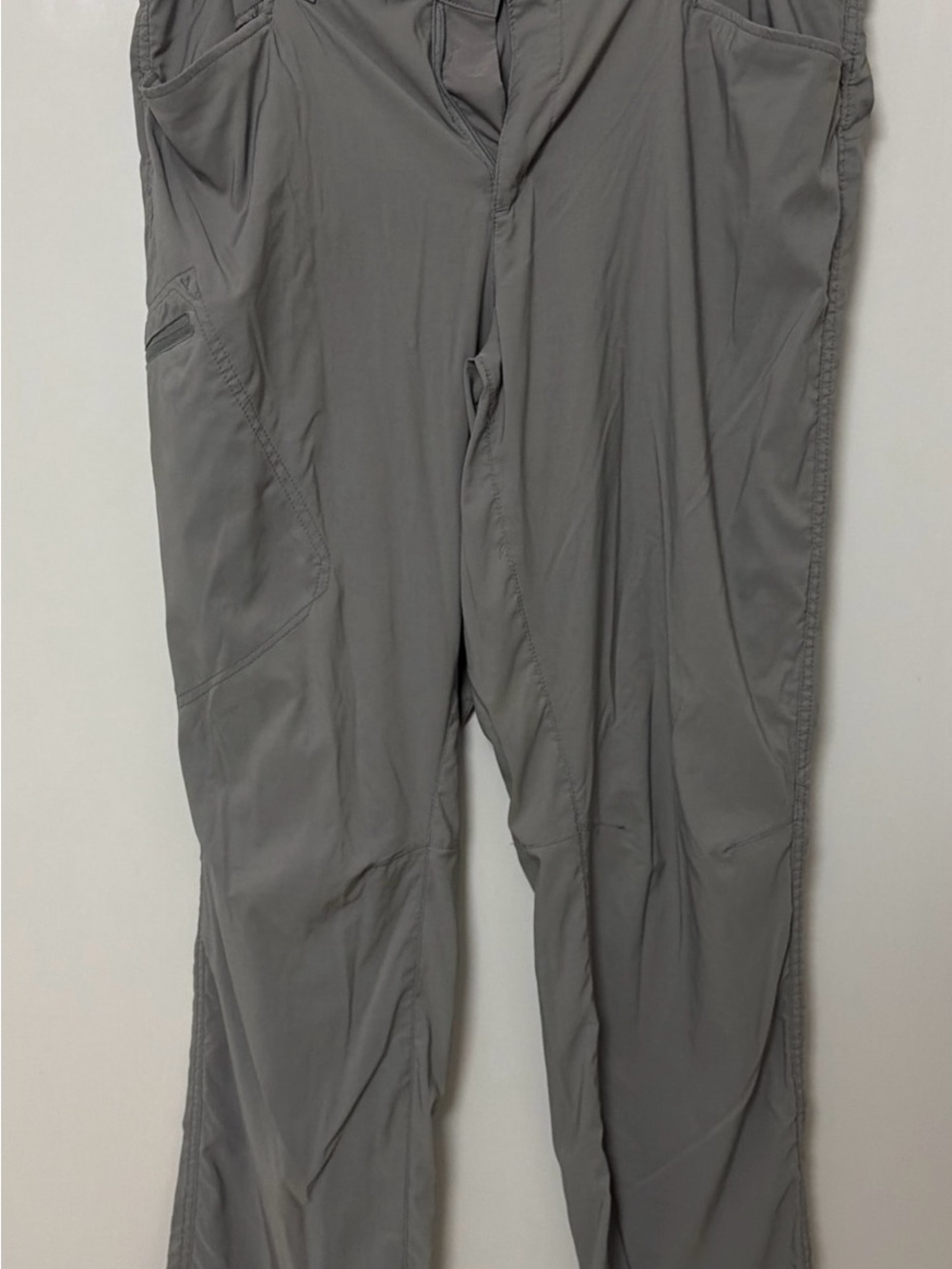 Eddie Bauer Men's Cargo Pants in Charcoal Gray